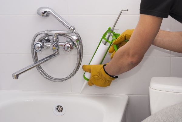 Bathtub Caulking in Idaho Falls