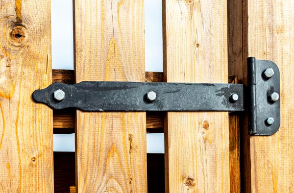 Gate Hinge Repair in Idaho Falls